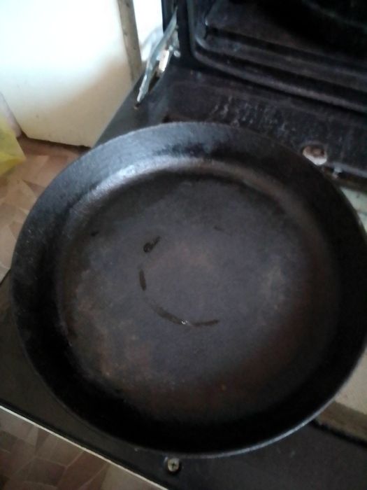 Кастрюли и сковородки