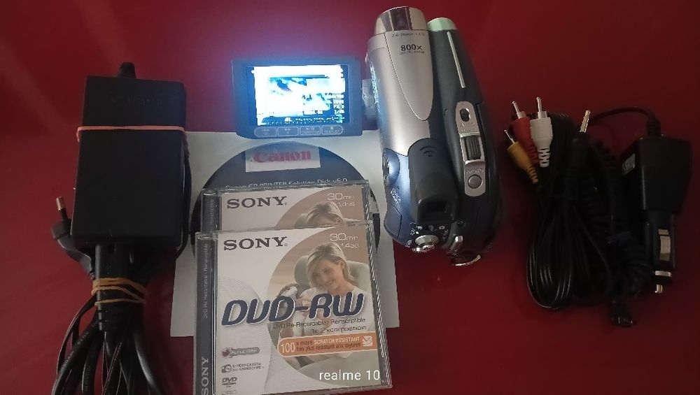 Vând camera video DVD-RW  Canon DC 201