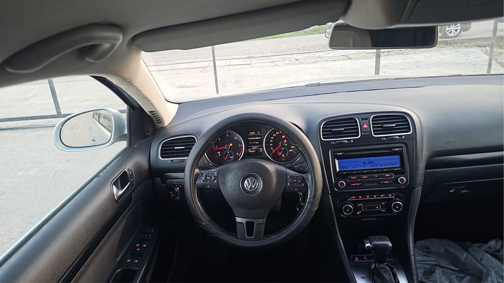 Volkswagen Golf 2010 / 1.6TDCI / Automat / Euro 5