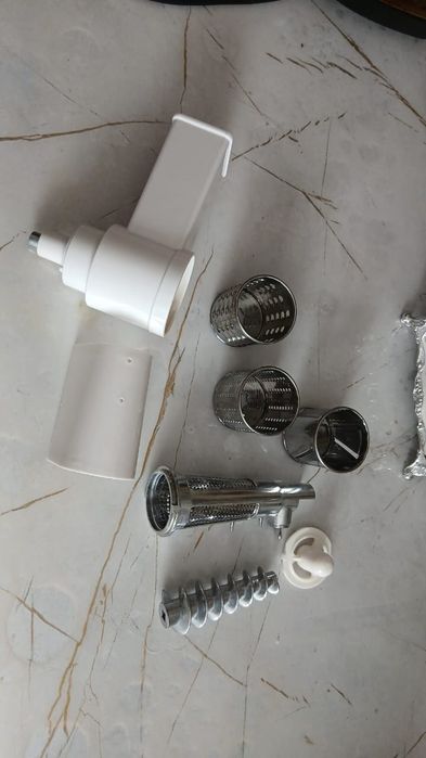 Продам мясорубку плюс набор