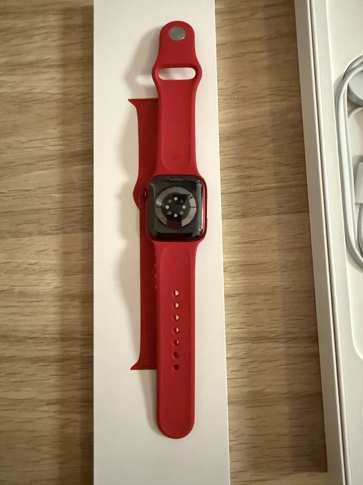 Ceas nou Apple Red Aluminium seria 7