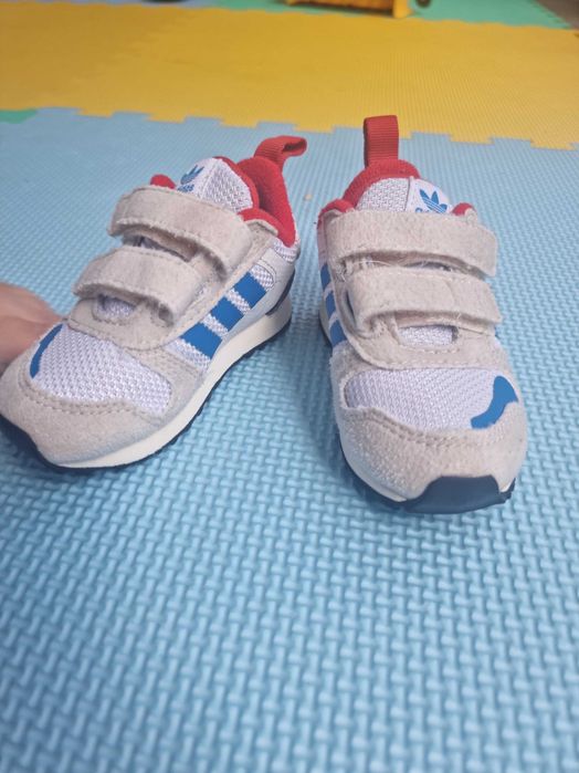 Incaltaminte Adidas pentru copii mici