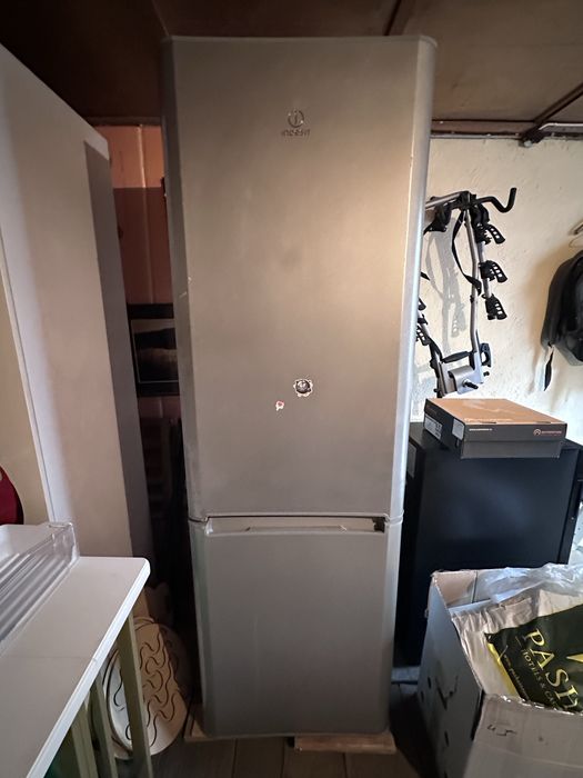 Indesit холодильник даухкамерный вместительный