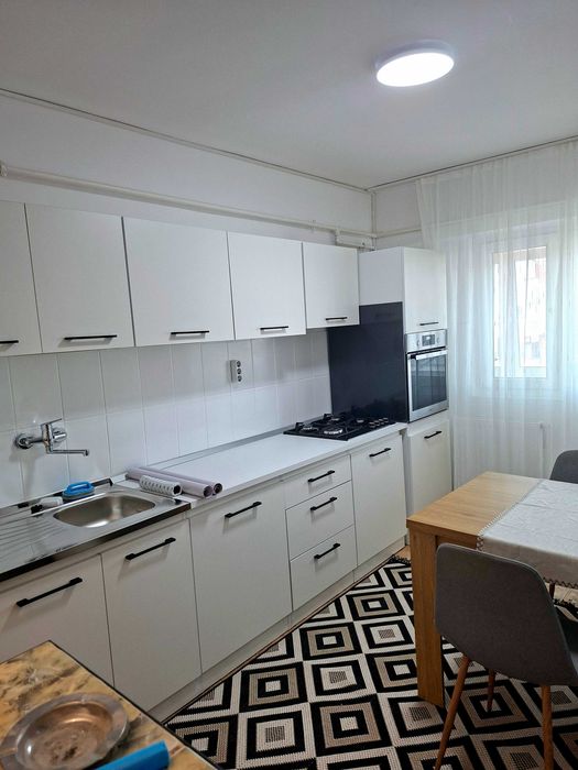 Închiriez ap 2 camere decomandate Soarelui