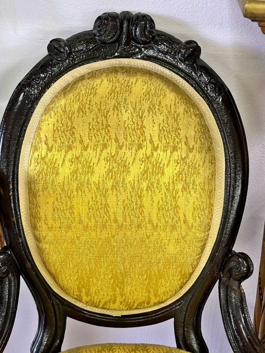 scaun din lemn, panza galbena - perioada interbelica