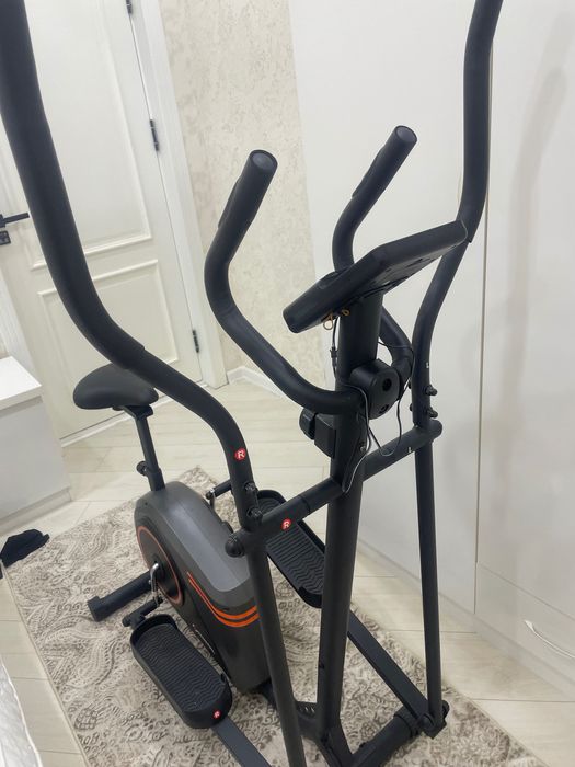 General Fitness GF-125E elliptik trenajor