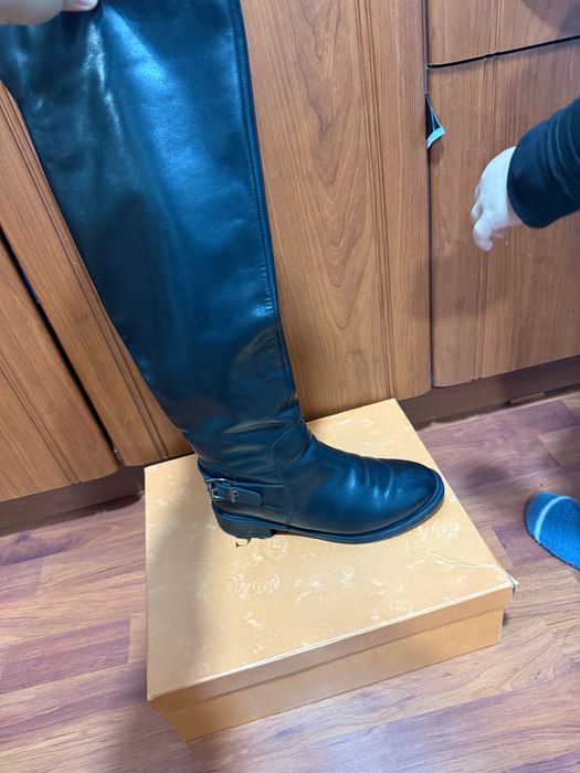 Кожаные сапоги фирмы Софиа. Очень качественные и удобные. 38 размер