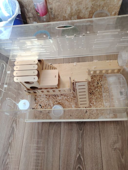 Продам клетку для хомяков.