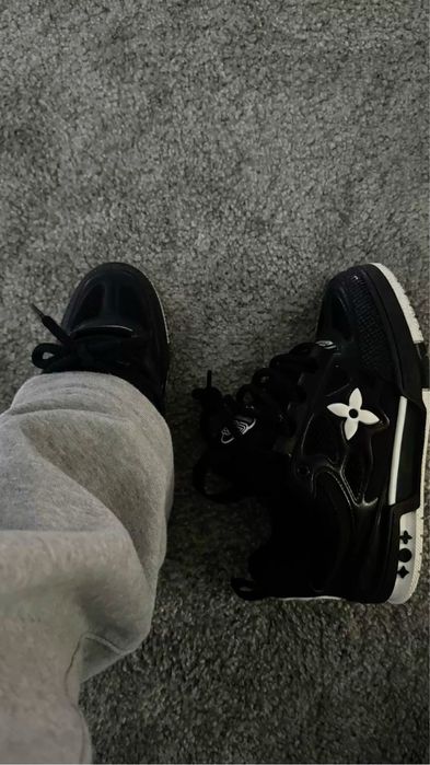 lv skate black and white