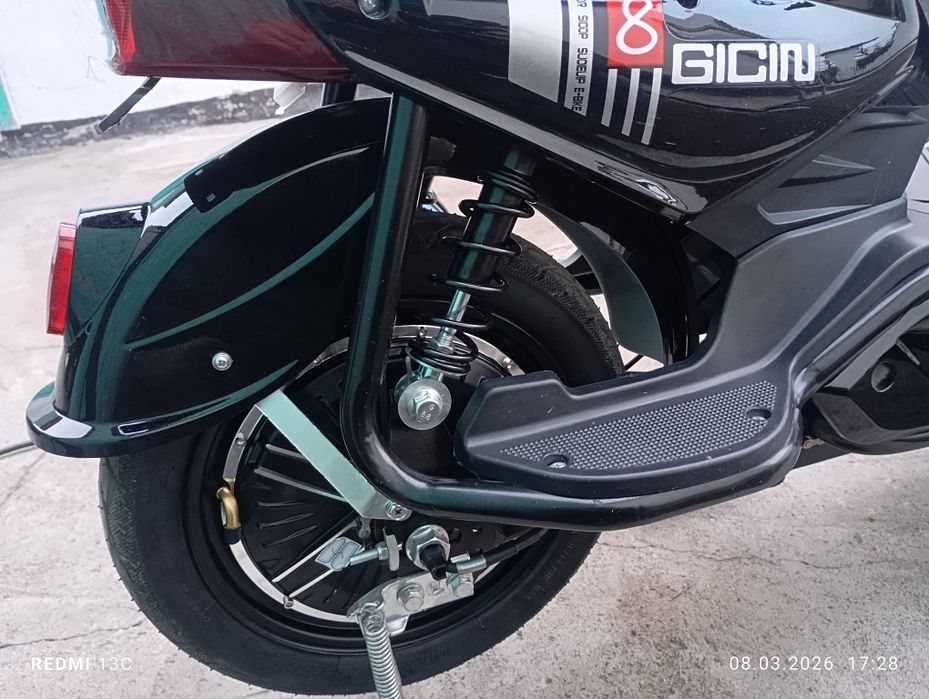 Продаю мопеть нови