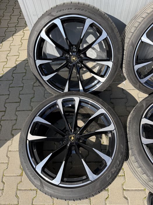 Оригинални джанти с гуми 23" цола за LAMBORGHINI URUS