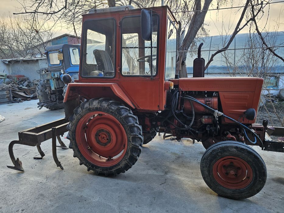 Трактор ДТ-25 сотилади