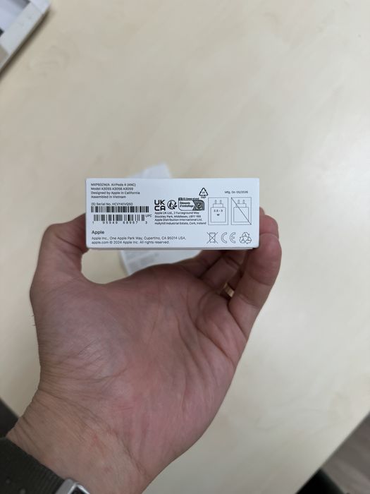 Apple AirPods 4 ANC