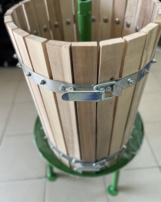 Преса за грозде българско производство/39л/.Размер на коша-35/45 см