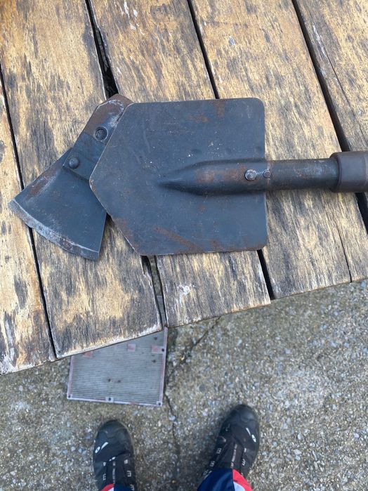 Брадва старинна с лопата и нож