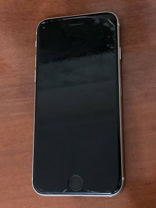 срочнога Iphone se 3 сотилади