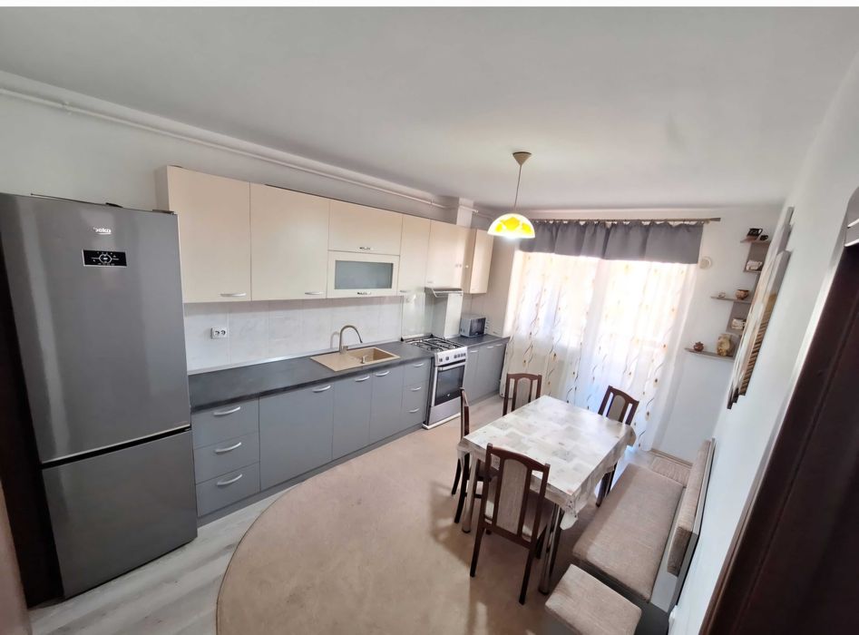 Proprietar-vanzare apartament spatios 2 camere in Subcetate Sanpetru cu loc de parcare inclus