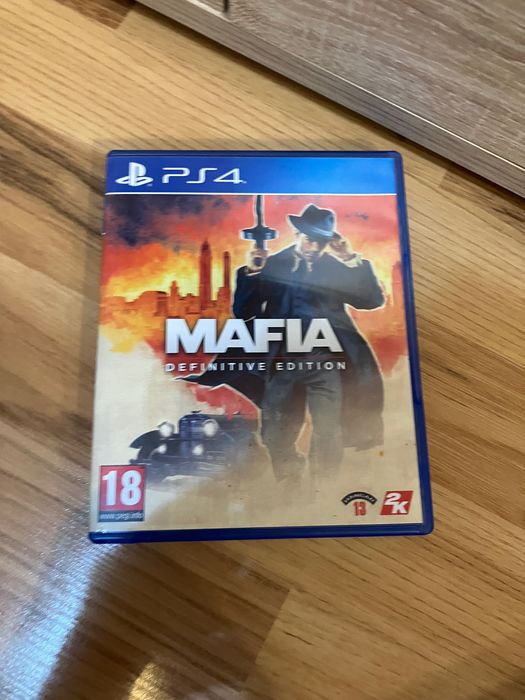 Плейстейшън 4 слим с 2 контролера и 9 игри