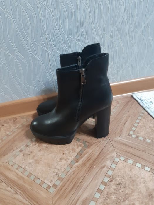 Продам ботильоны кожаные 39 размер