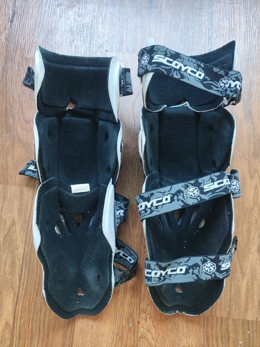 Наколенники Scoyco