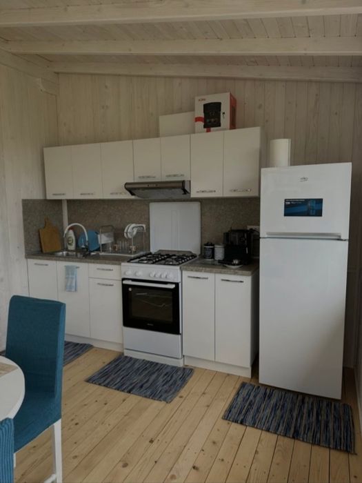 Продава се каравана с масивна дървена конструкция БЕЗ място