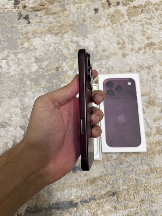 Iphone 18 pro burgundy