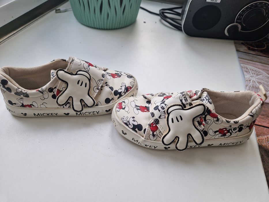 Adidasi mărimea 28 model Mickey