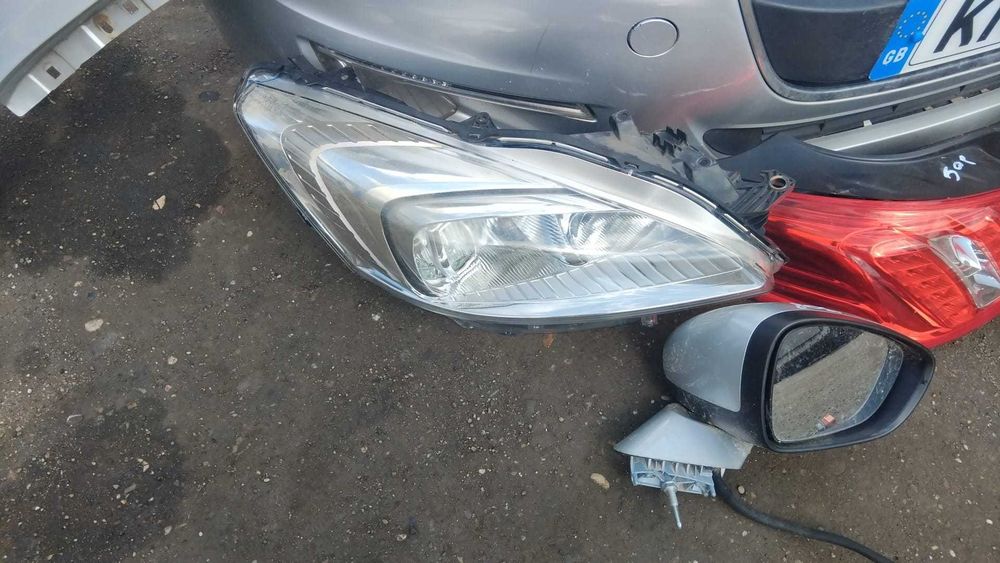 Far stanga/dreapta Peugeot 508 an 2012