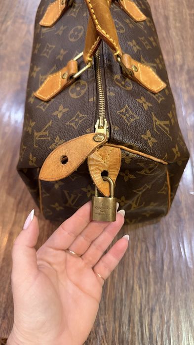 Louis Vuitton Speedy