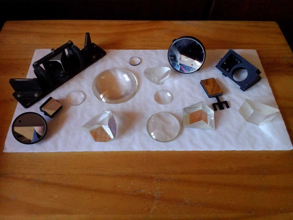 Оптични призми, лещи и огледала