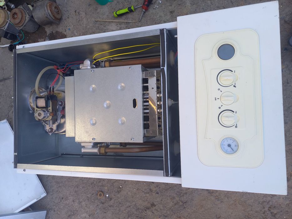 Срочно Продается Котел Газовый двухконтурние 180кв