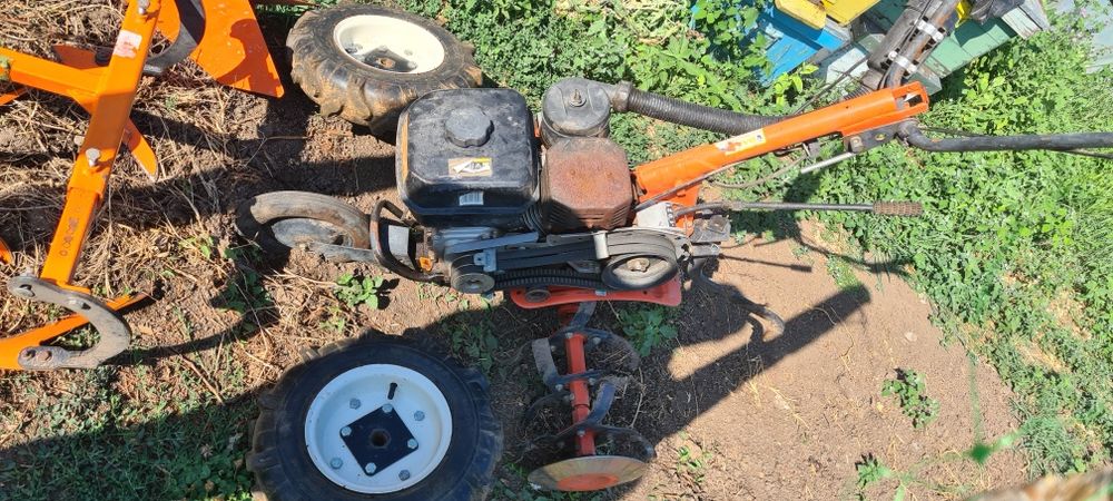 VAmd motocultor în stare buna