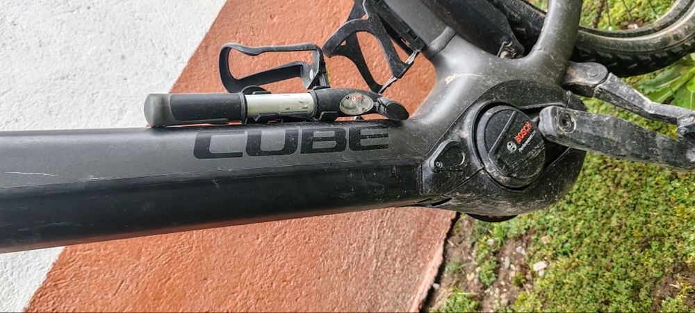 Bicicleta electrica CUBE