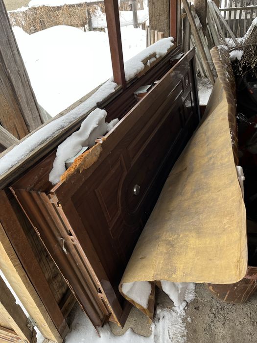 Продается входная дверь в хорошем состоянии