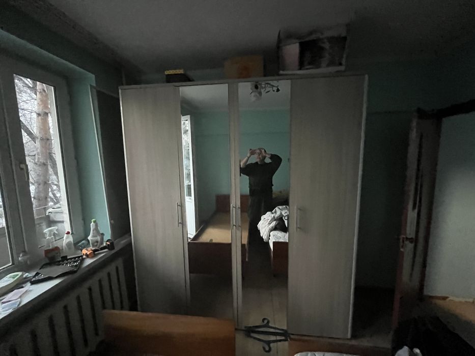 Продаётся шкаф для одежды с зеркалами