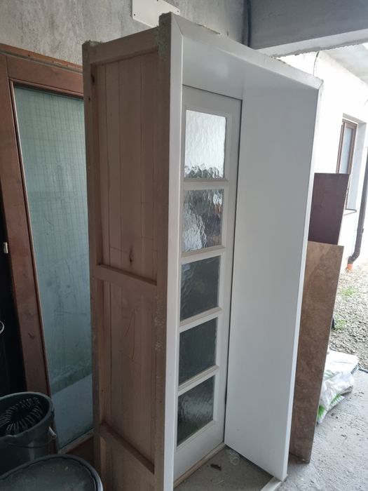 Usa interior cu pervaz