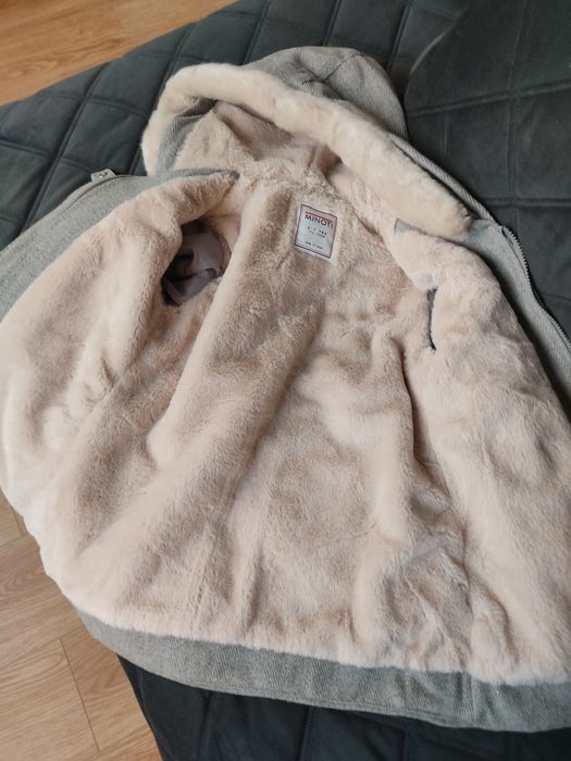 Пальтишко для девочки 6-7 лет