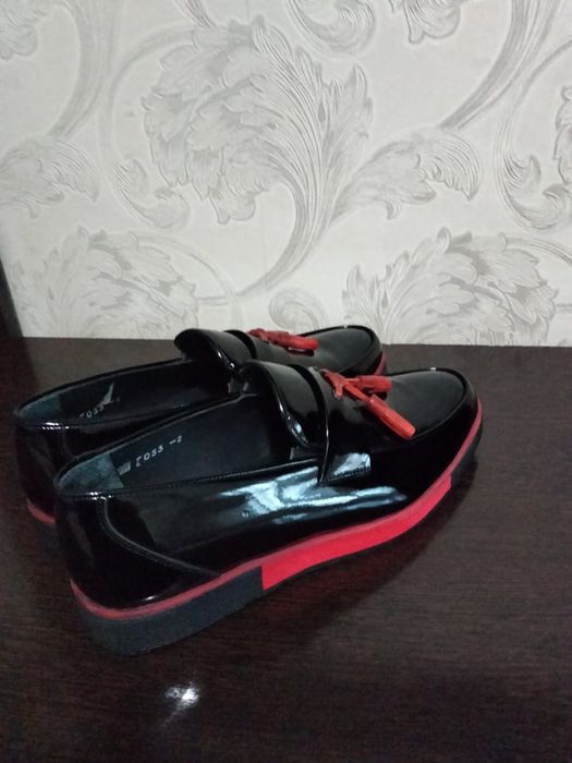 Продаю классический обувь