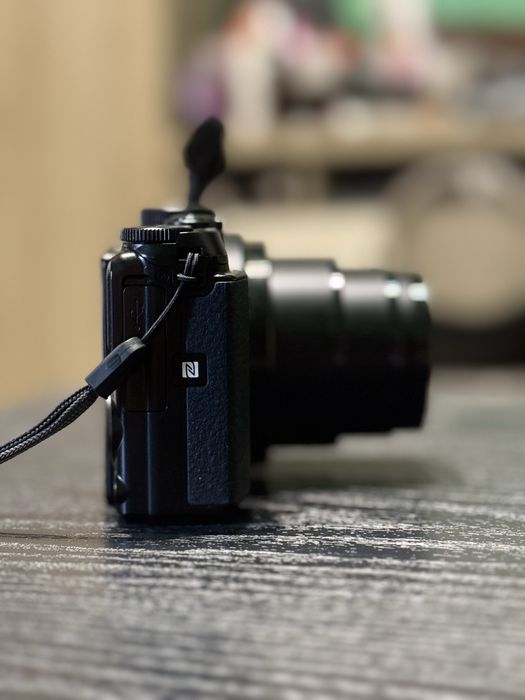 Nikon Coolpix S9900 - Zoom 30x, Ecran Rabatabil, Wi-Fi & GPS - Stare Excelentă