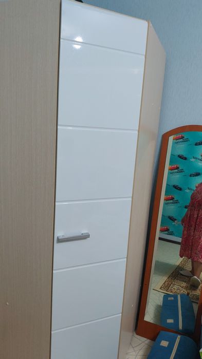 Продам угловой шкаф