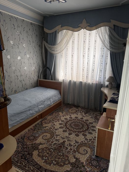 Oybek metro 4 xonali uy.