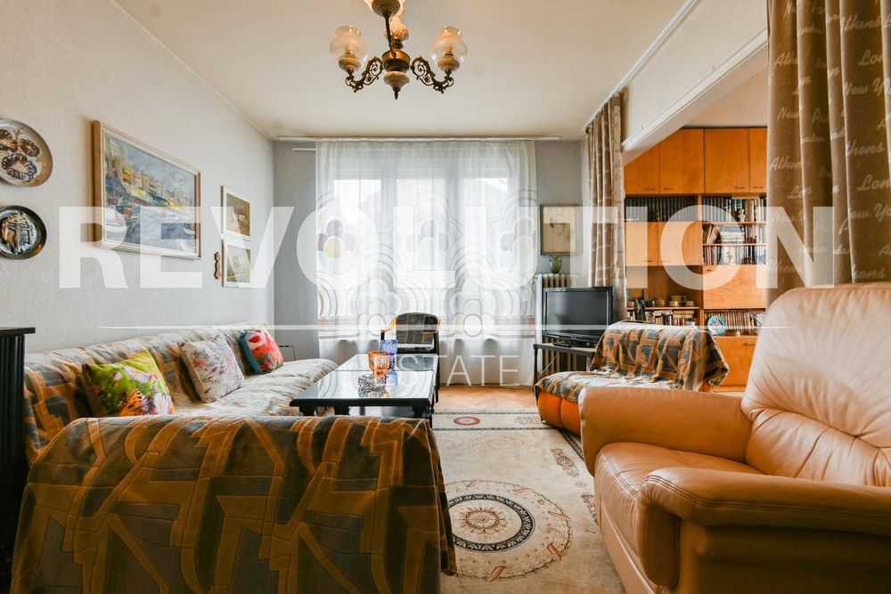 Продава се Тристаен апартамент в София, Яворов - 83 кв.м за 3856 €/кв.м - Снимка #2