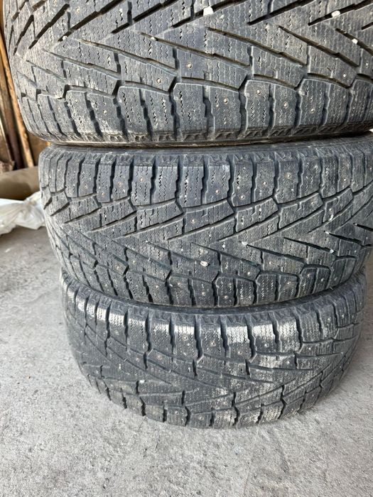 Продам шины 18 размер зимние