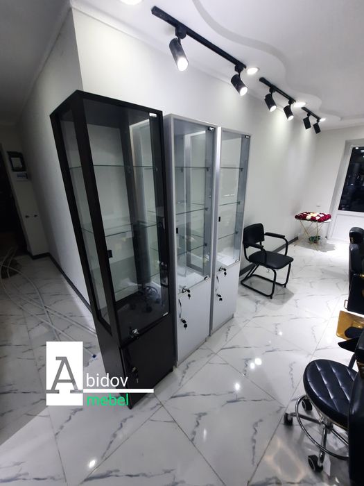 Стильный функциональный стеллаж, витрина, пенал, шкаф для бизнеса