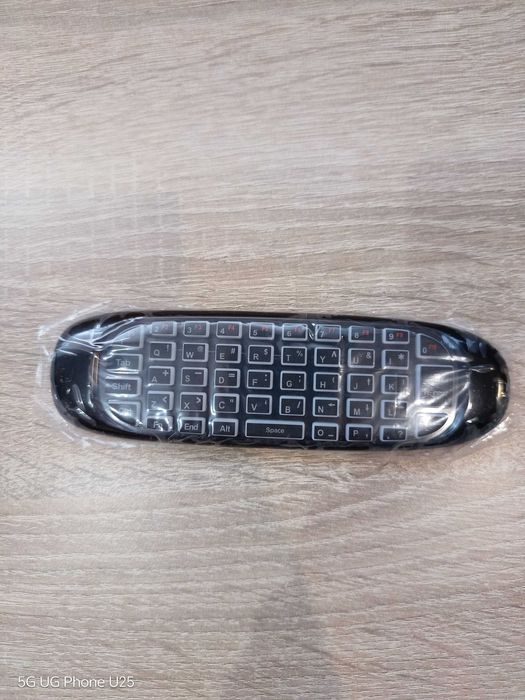 Дистанционно мишка и клавиатура в едно