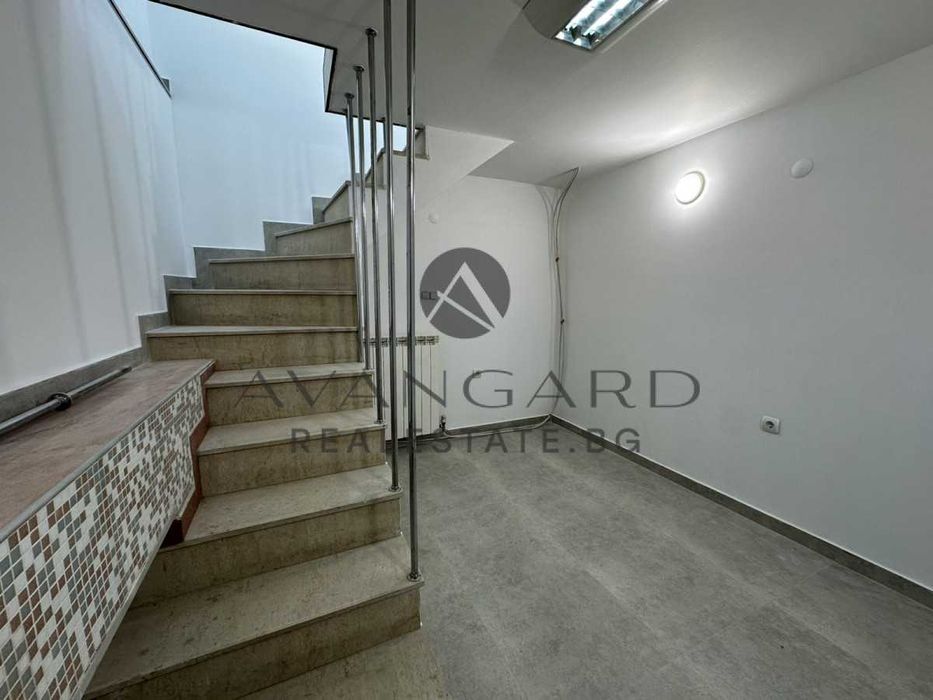 Продава се Магазин в Пловдив, Кършияка - 45 кв.м за 2018 €/кв.м - Снимка #3