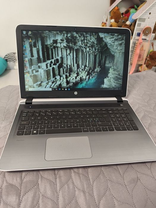 Laptop gaming HP i5 Ram 8Gb ddr4 video 4Gb ssd Win 10 GTA ROBLOX CS Minecraft office display 17"