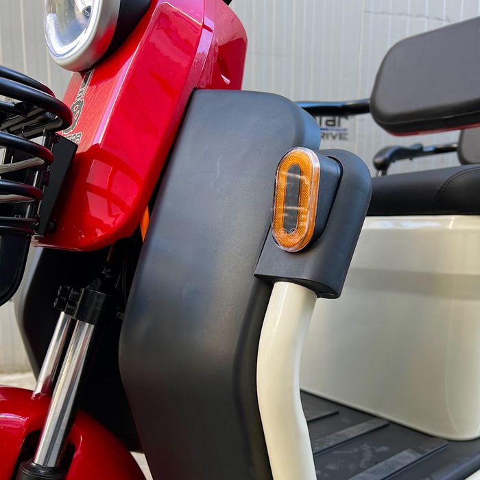 Триместна електрическа триколка 005.4 карго 2000W 23Ah