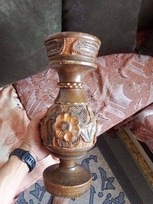 Старинна ваза за изкуствени цветя