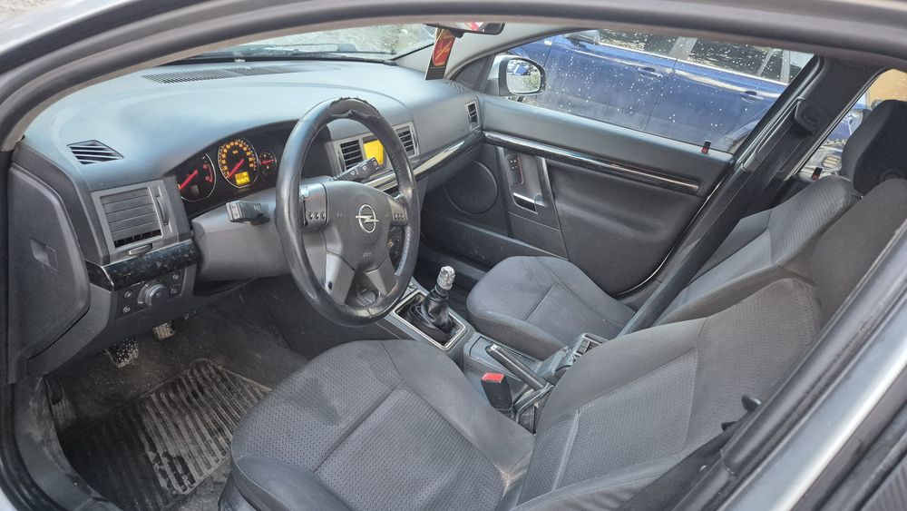 Опел сигнум 2004г 3.0дизел 177коня